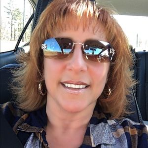 Meet your Posher, Holly